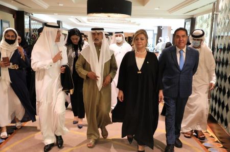 تكريم السفير فتحي عفانة "سفير الأسرة العربية" بالامارات